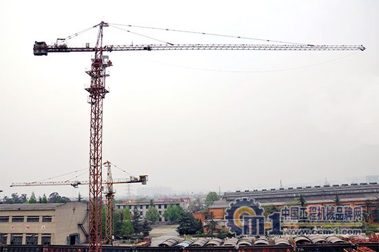 SCM C6010塔機立塔現(xiàn)場